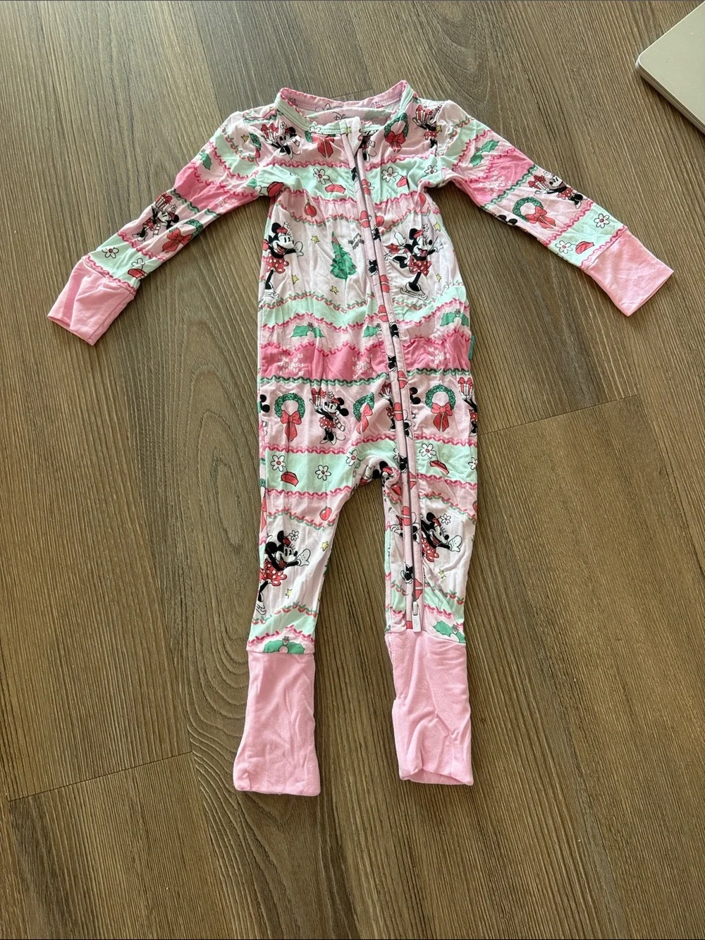 NWOT Posh Peanut x Disney Minnie Christmas holiday zippy convertible footie 6-9m
